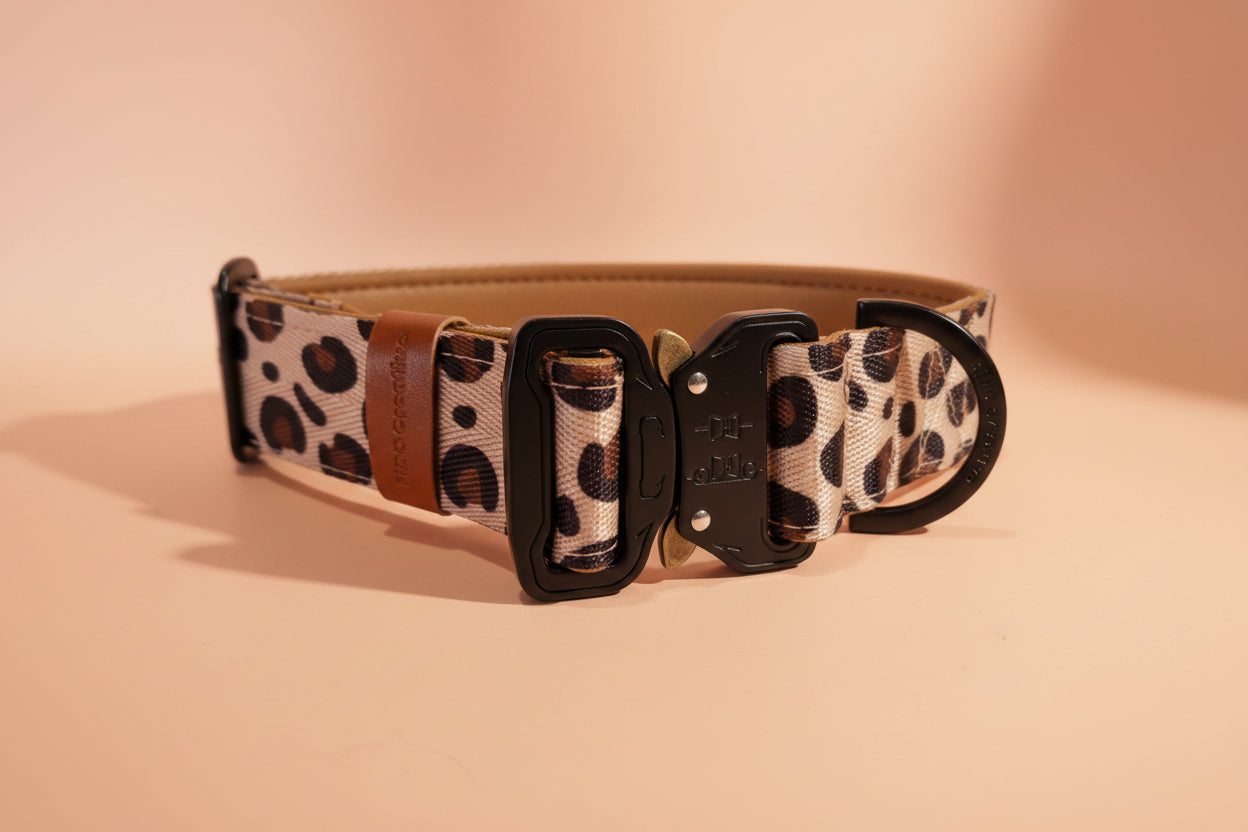 Dog collar with leopard print pattern