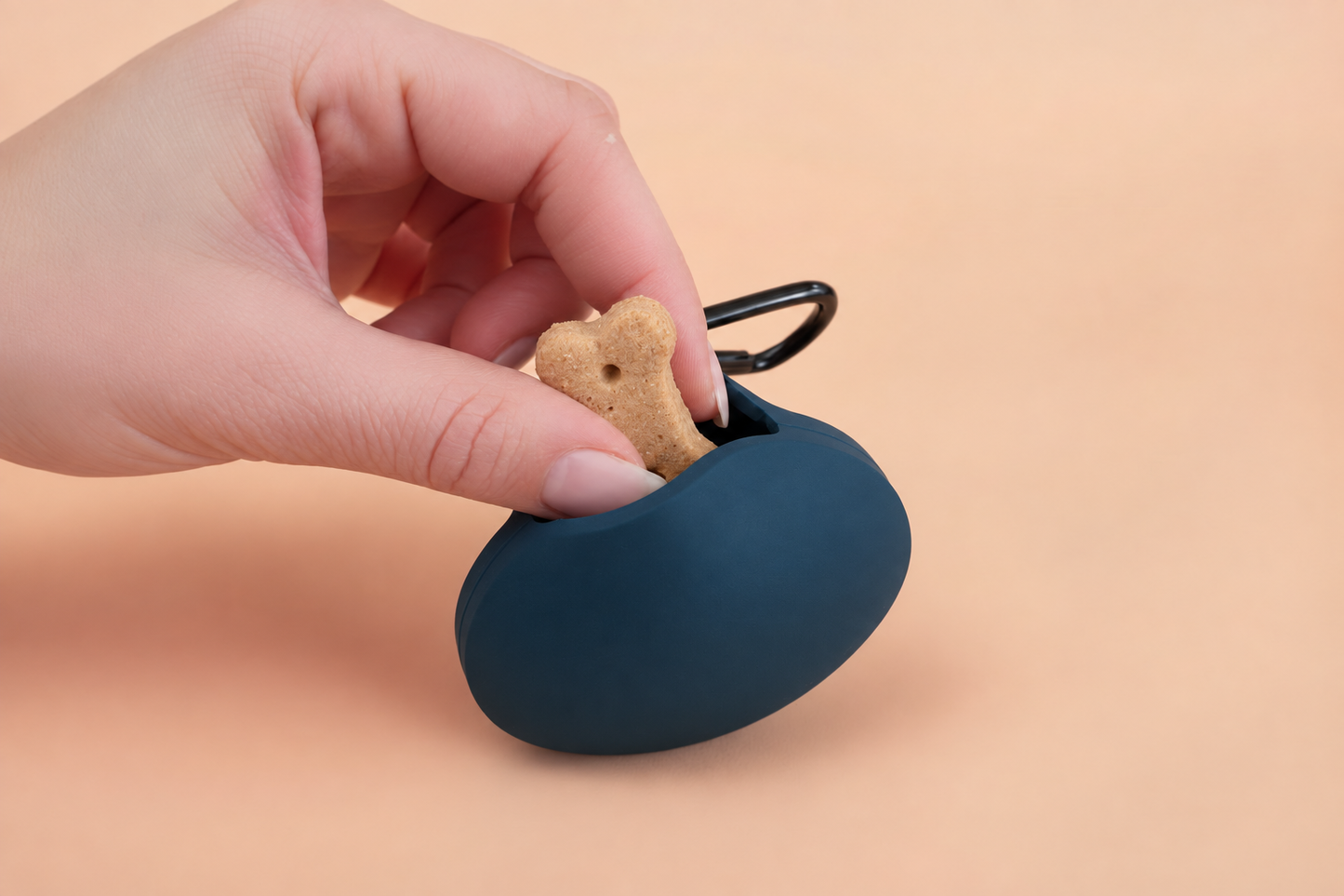 Mini Silicone Dog Treat Pouch – Clip-On Waterproof Training Treat Holder